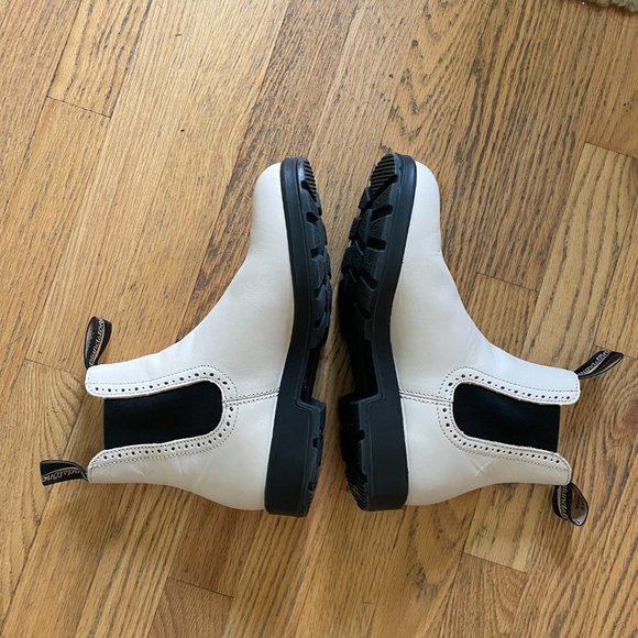 Blundstone Women's Light Tan and Black Ankle Boots - Picture 2 of 12